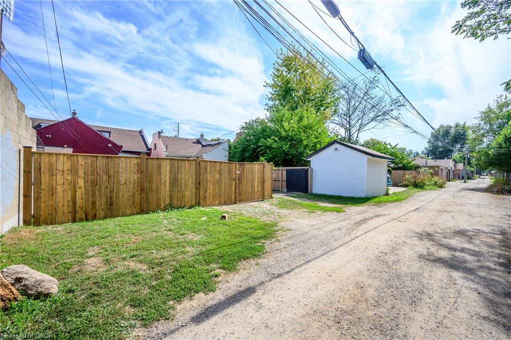 127 East Avenue N Property Photo 31