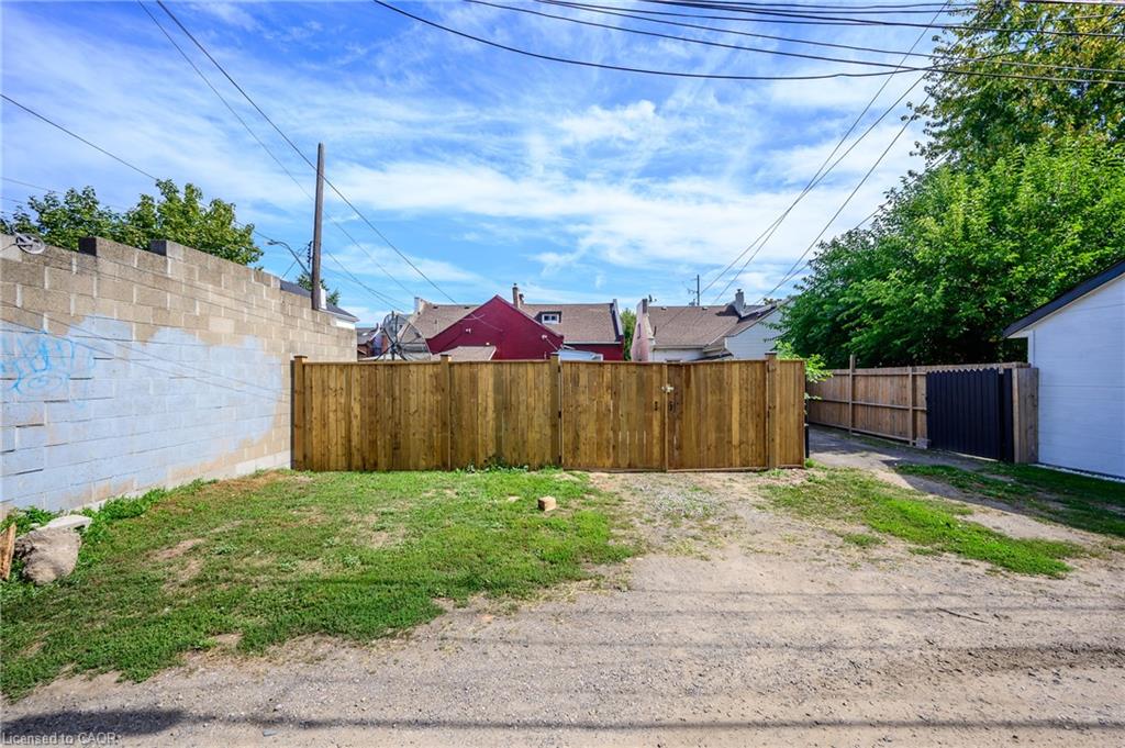 127 East Avenue N Property Photo 32