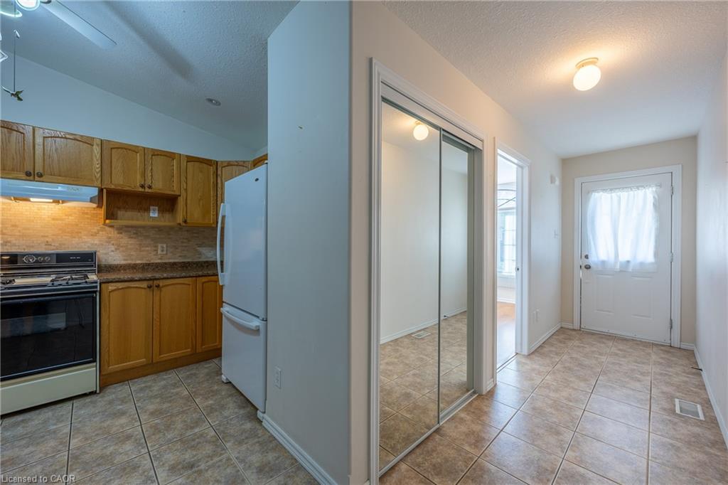 5-510 Queensway W Property Photo 3