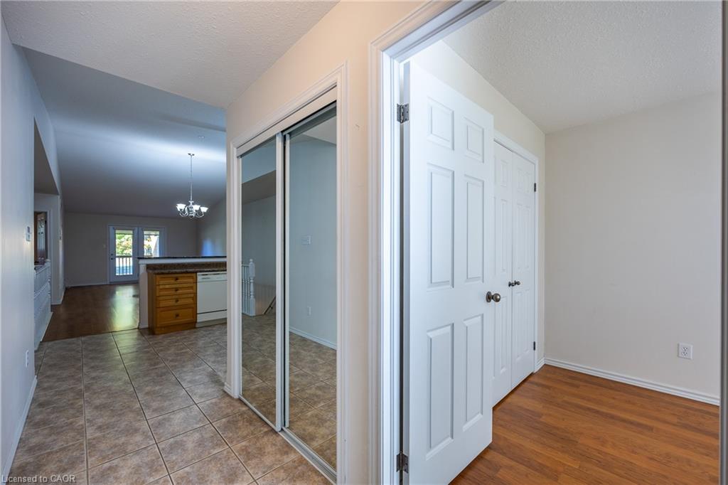 5-510 Queensway W Property Photo 4