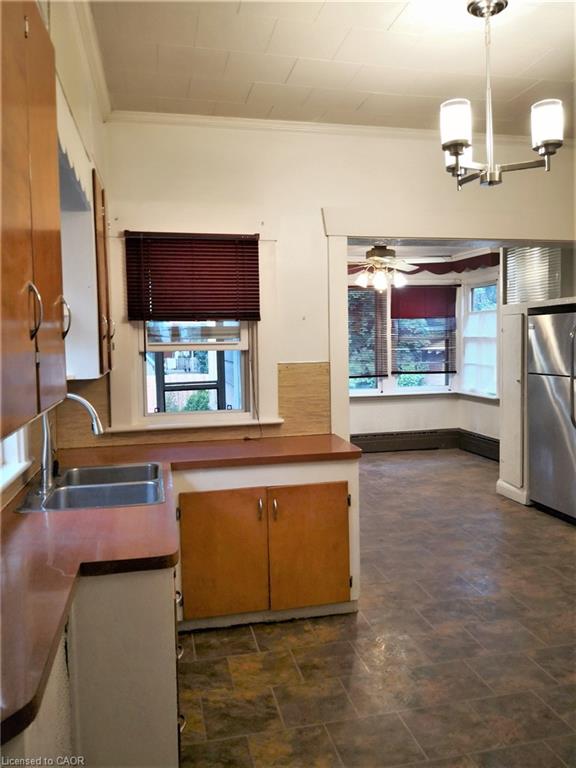 167 Balmoral Avenue S Property Photo 10