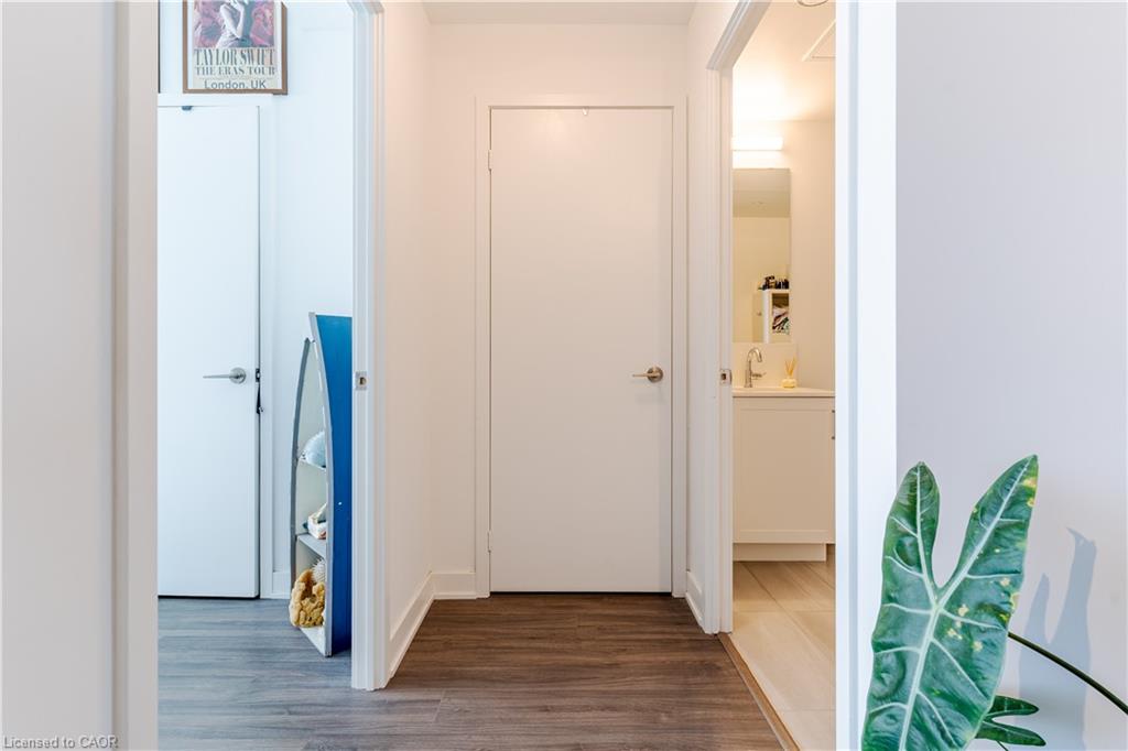 409-681 Yonge Street Property Photo 3