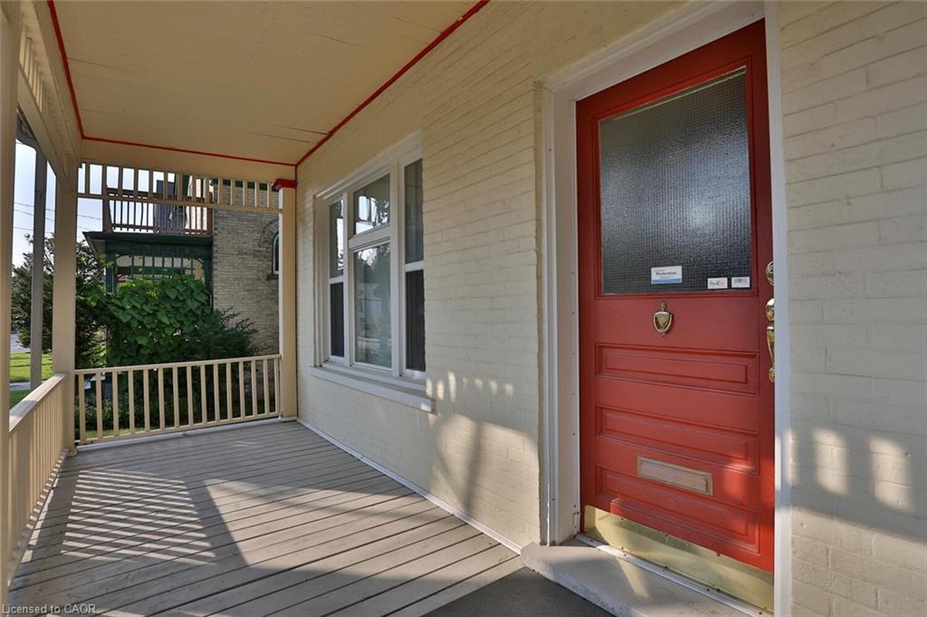 127 Duke Street E Property Photo 6