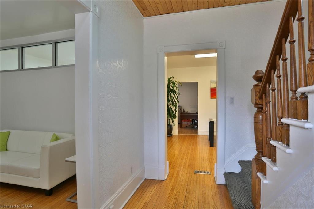 127 Duke Street E Property Photo 8