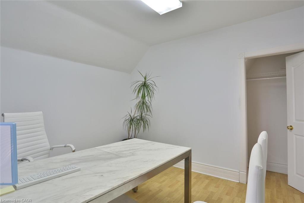 127 Duke Street E Property Photo 22