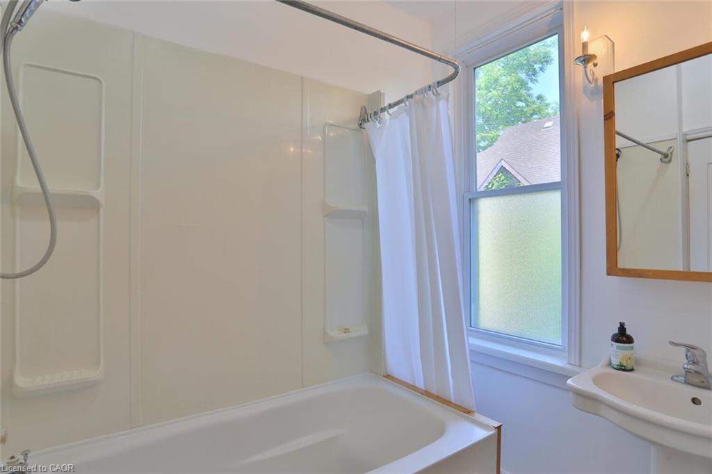 127 Duke Street E Property Photo 23