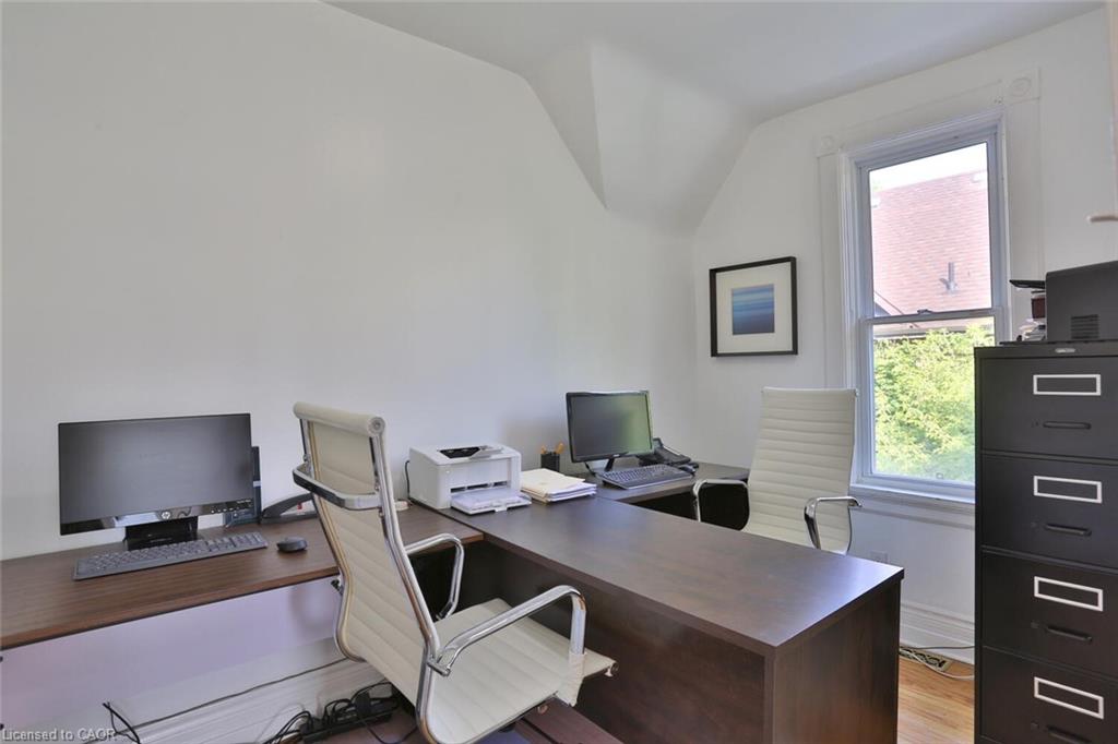 127 Duke Street E Property Photo 26