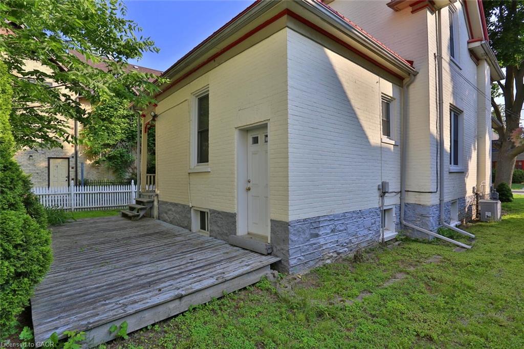 127 Duke Street E Property Photo 28