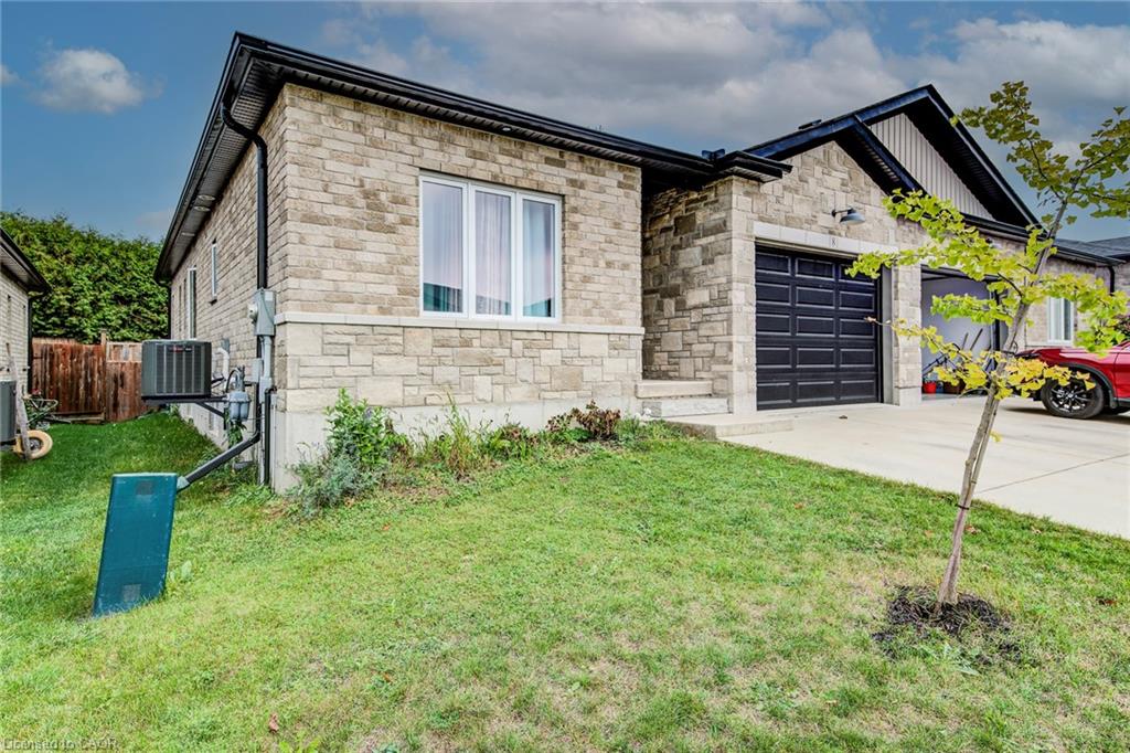 8-575 Albert Avenue N Property Photo 2