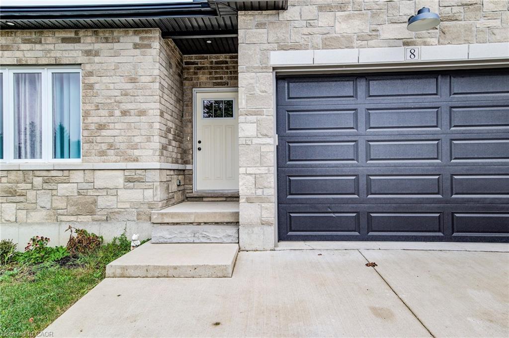 8-575 Albert Avenue N Property Photo 3