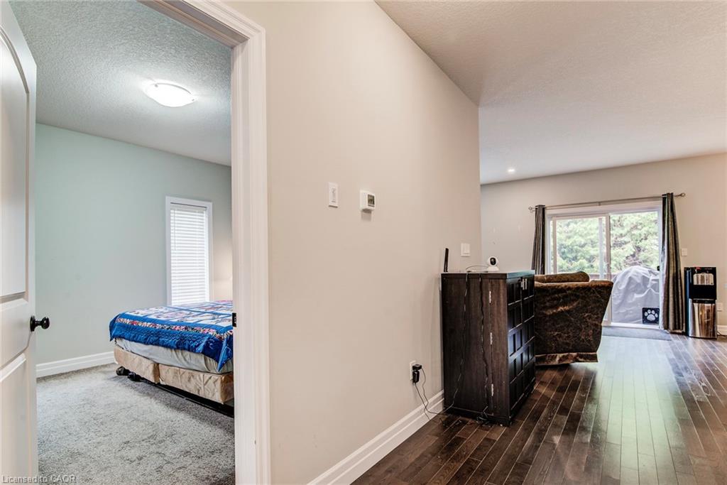 8-575 Albert Avenue N Property Photo 9