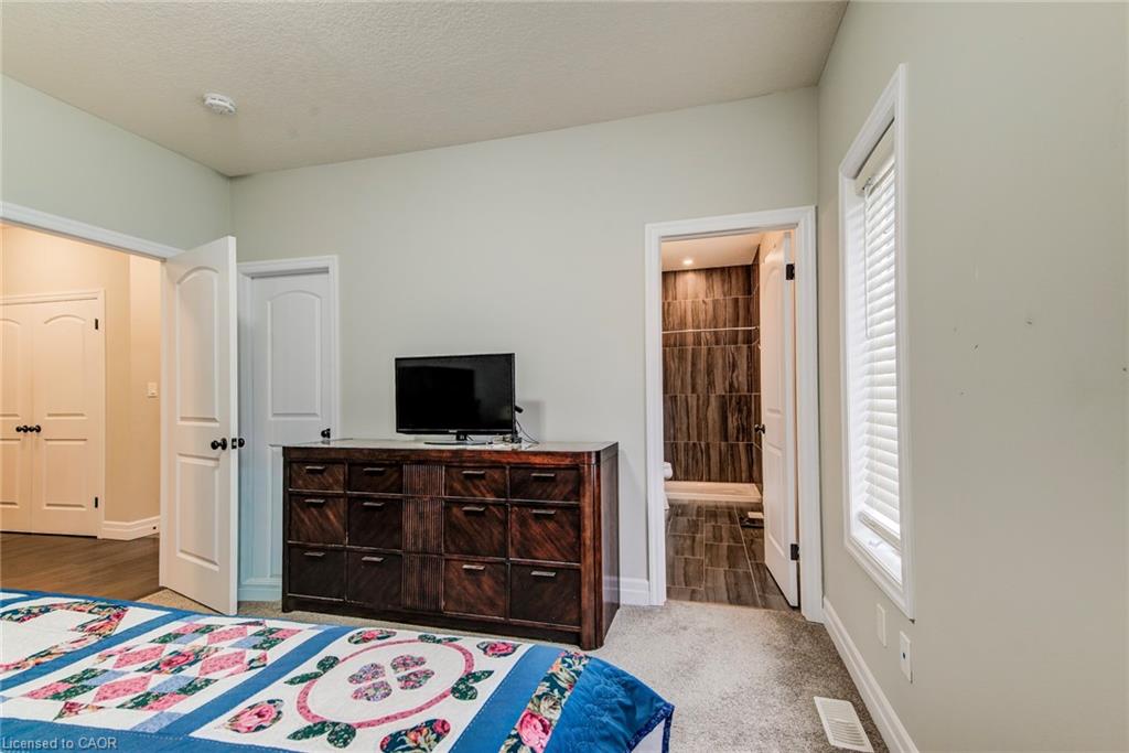 8-575 Albert Avenue N Property Photo 11