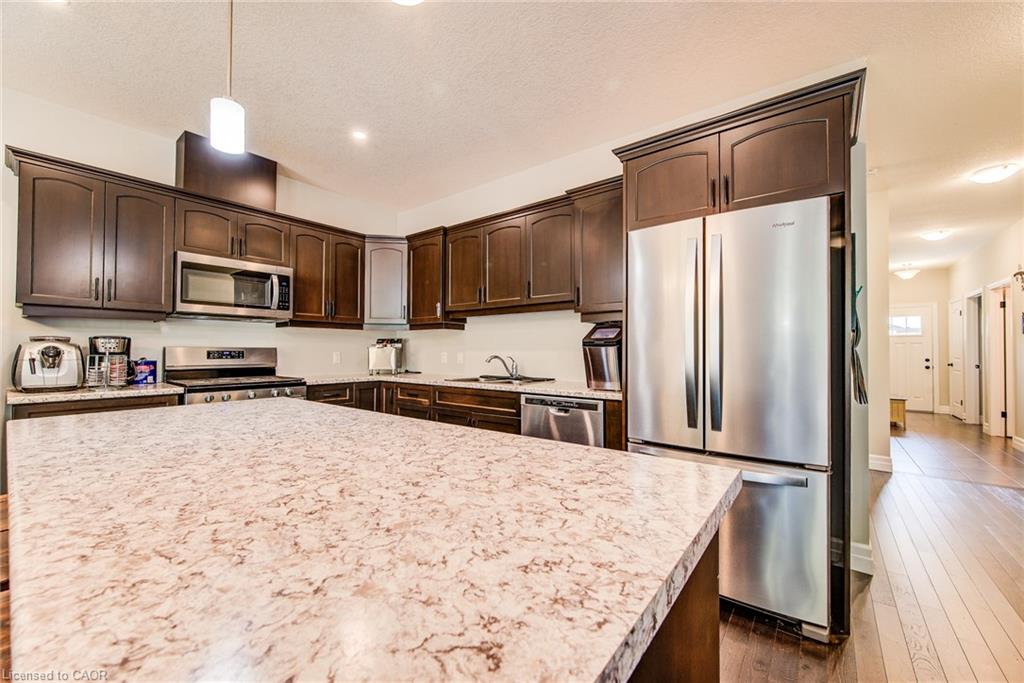 8-575 Albert Avenue N Property Photo 18