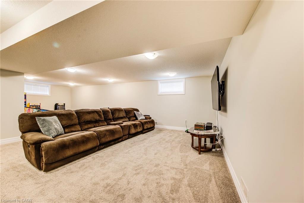 8-575 Albert Avenue N Property Photo 23