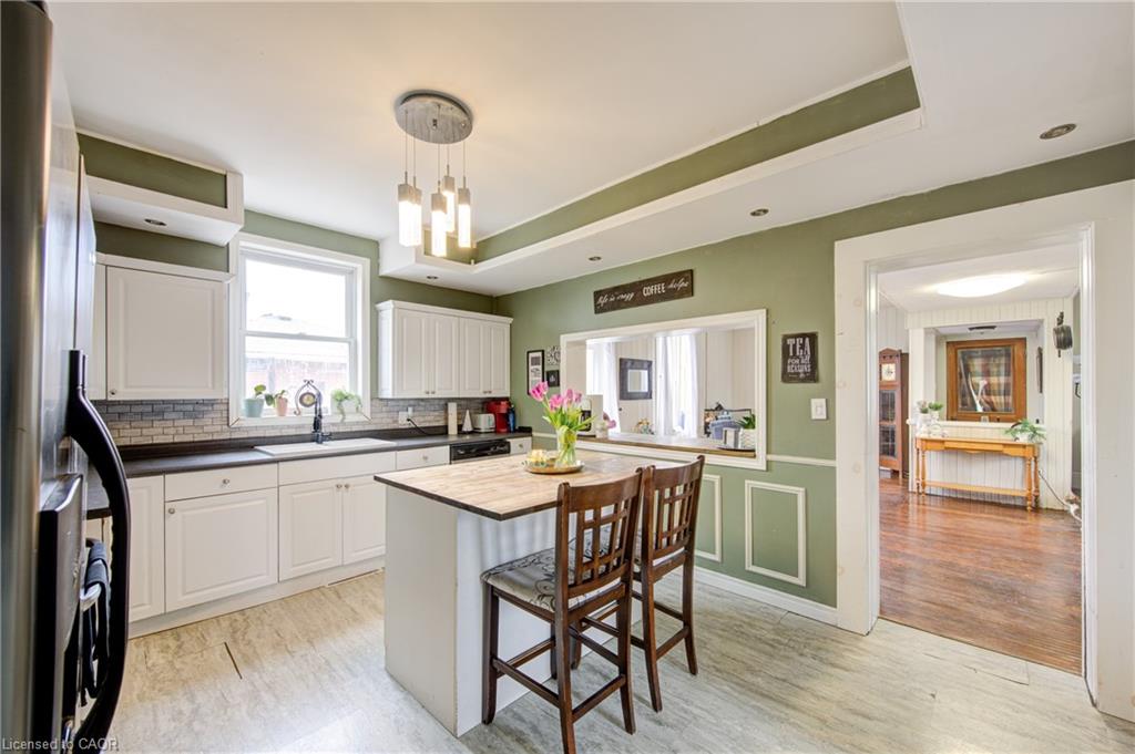 137 Wellington Street Property Photo 4