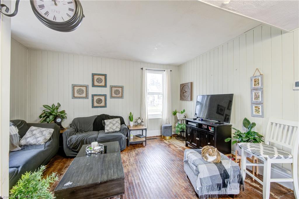 137 Wellington Street Property Photo 18