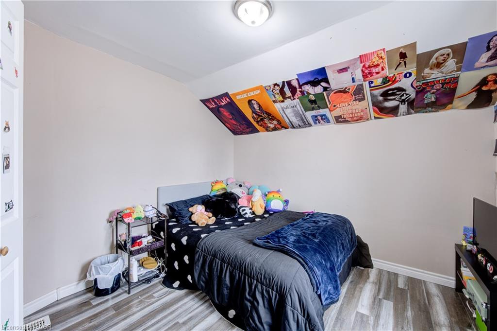 137 Wellington Street Property Photo 23