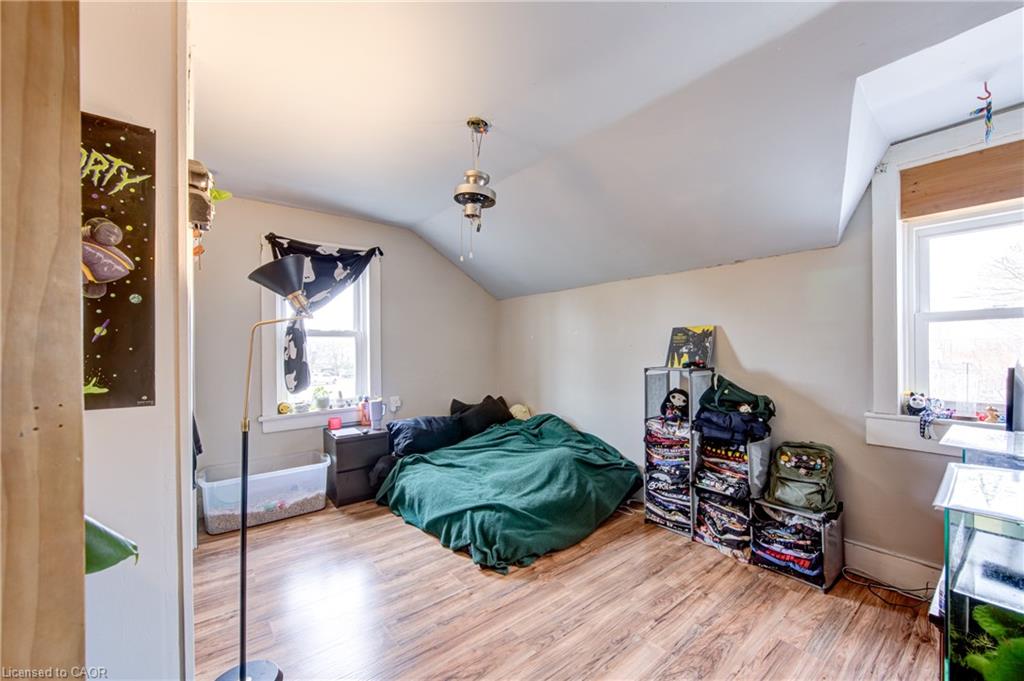 137 Wellington Street Property Photo 25