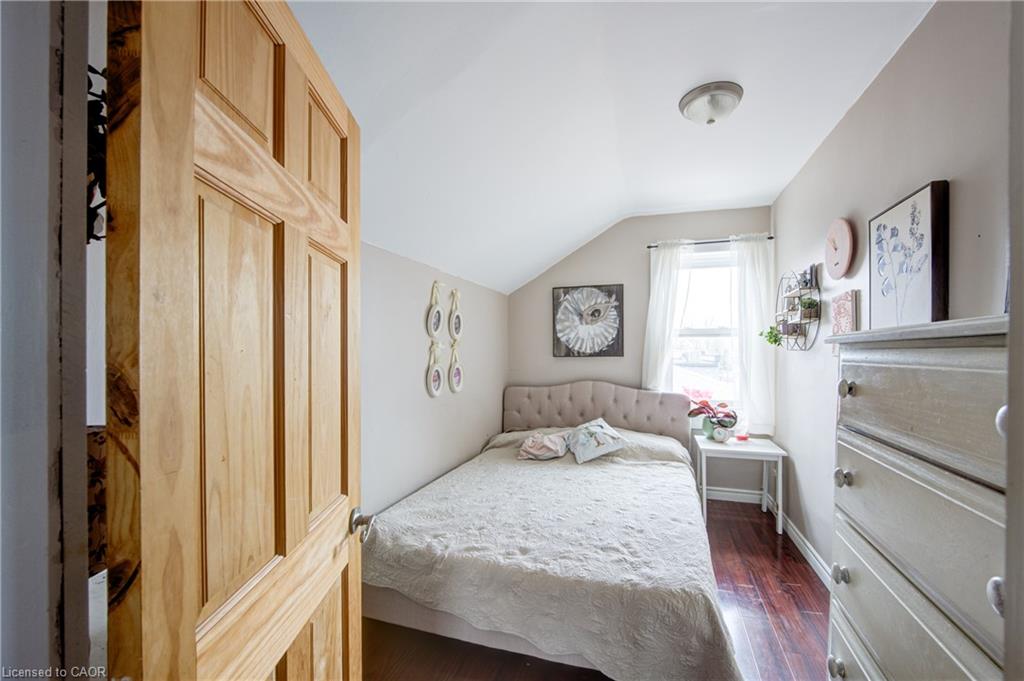 137 Wellington Street Property Photo 27