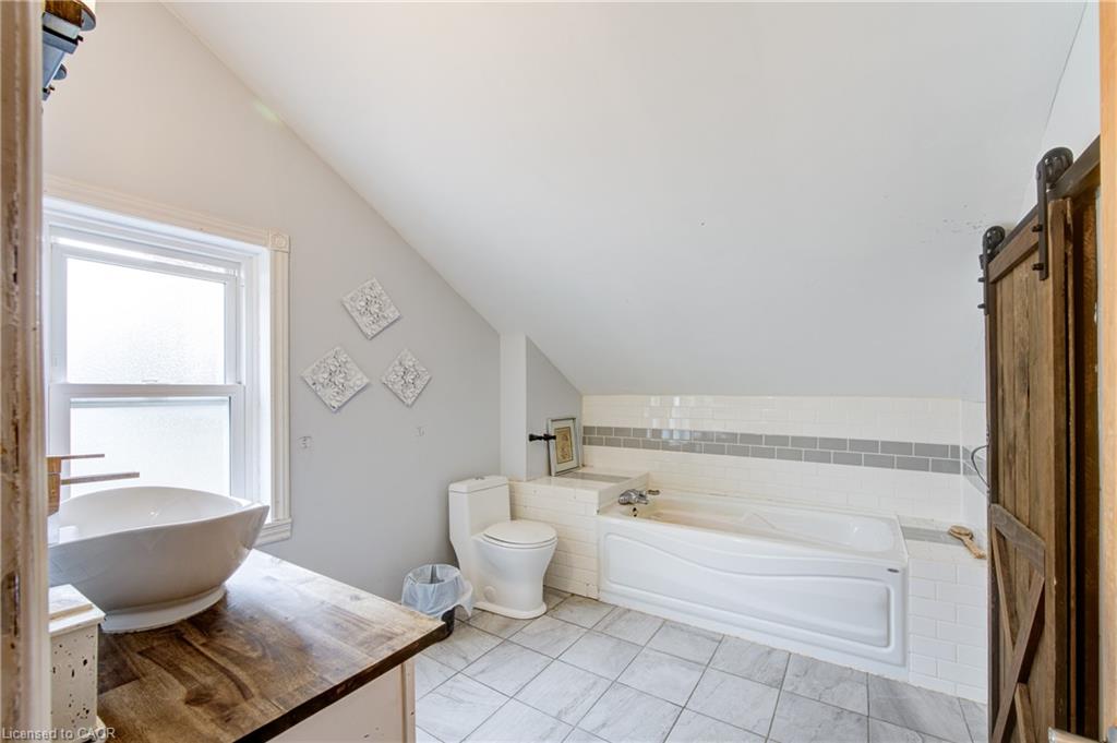 137 Wellington Street Property Photo 29