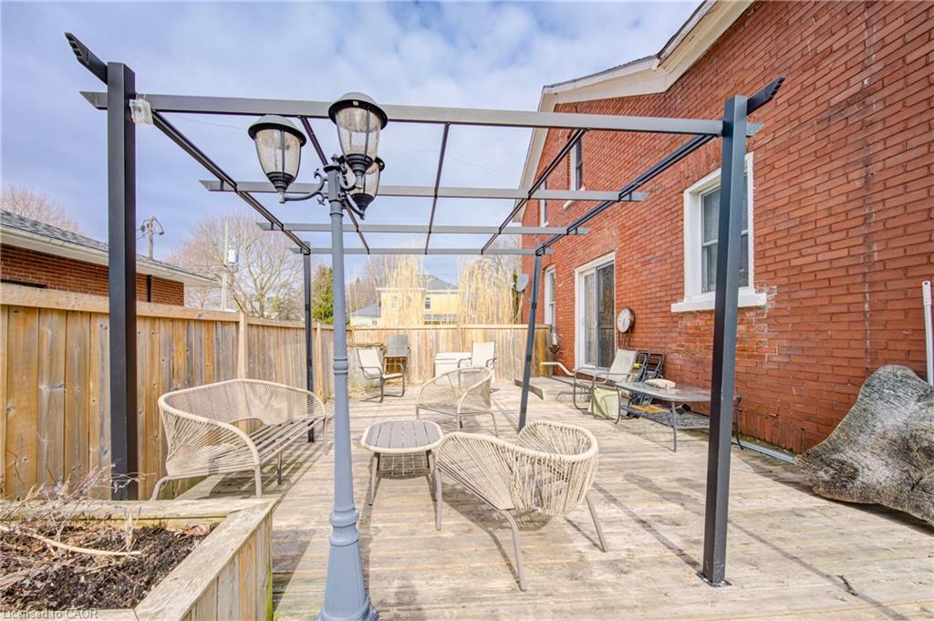 137 Wellington Street Property Photo 32