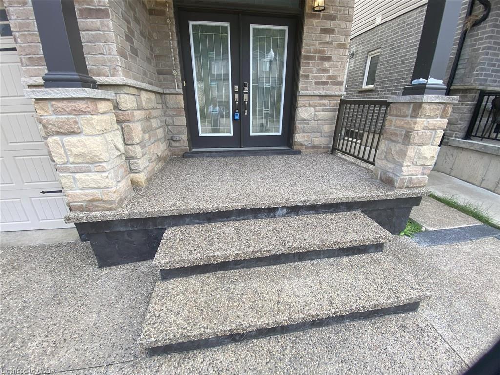 319 Moorlands Crescent Property Photo 2