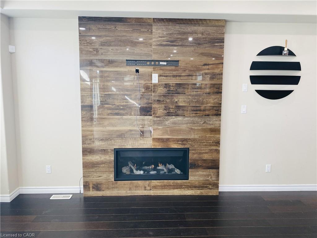 319 Moorlands Crescent Property Photo 4