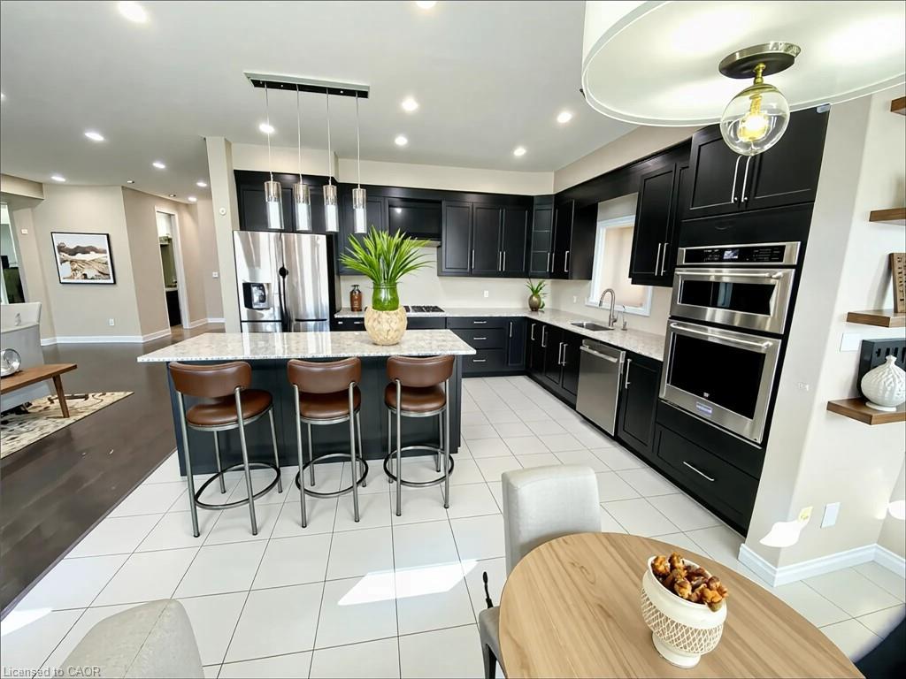 319 Moorlands Crescent Property Photo 6