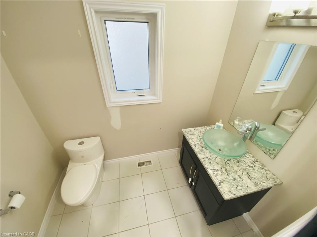 319 Moorlands Crescent Property Photo 7