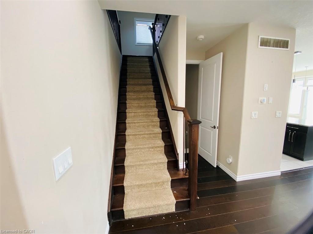 319 Moorlands Crescent Property Photo 8