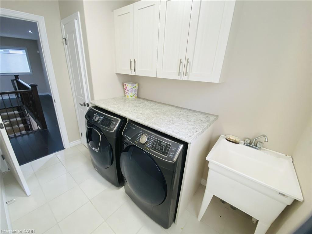 319 Moorlands Crescent Property Photo 15