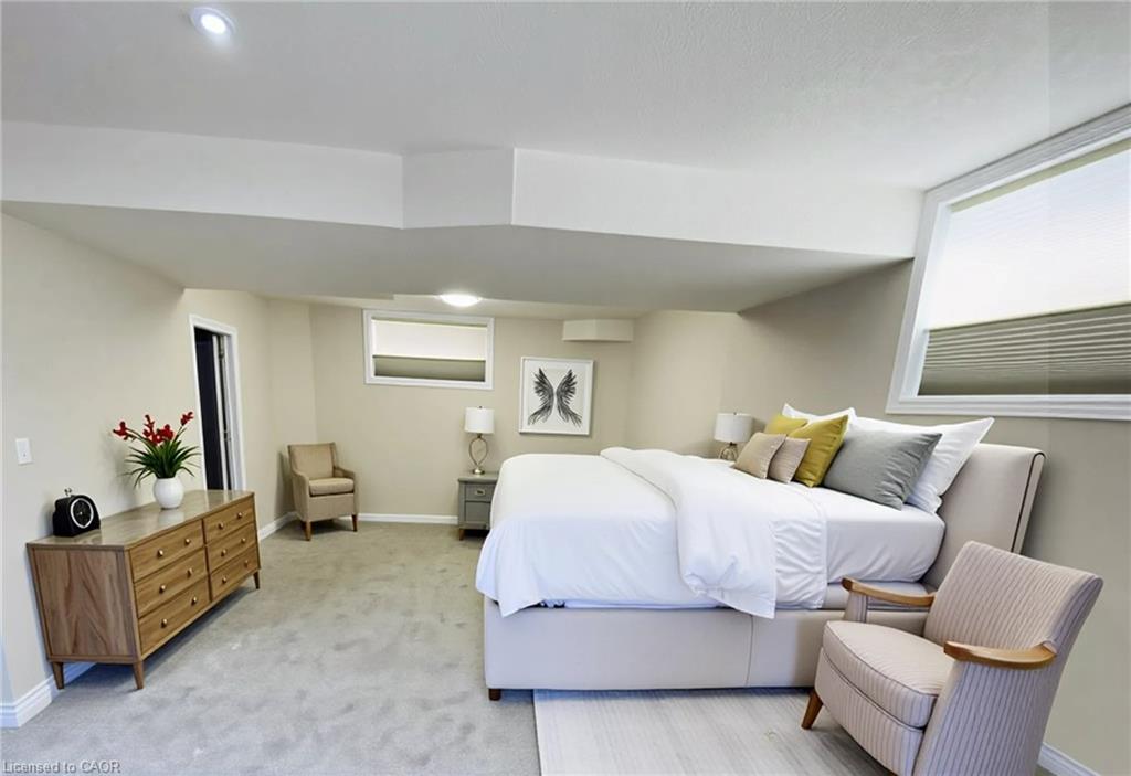 319 Moorlands Crescent Property Photo 17