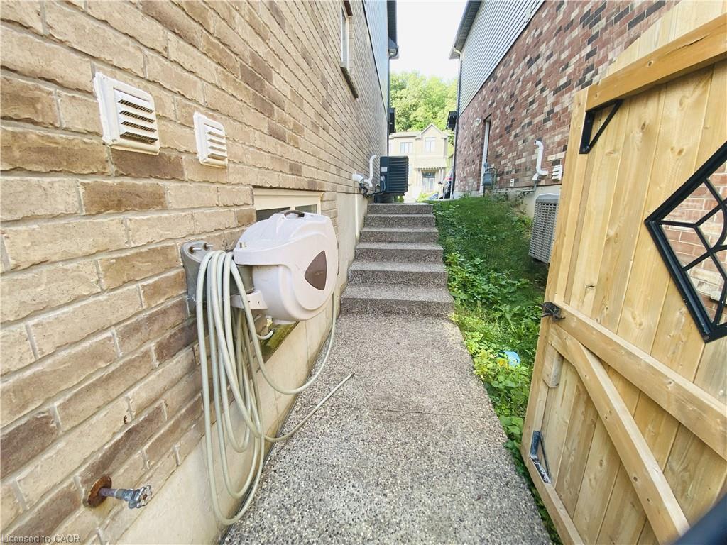 319 Moorlands Crescent Property Photo 24