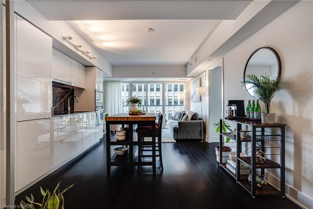 1809-955 Bay Street Property Photo 8