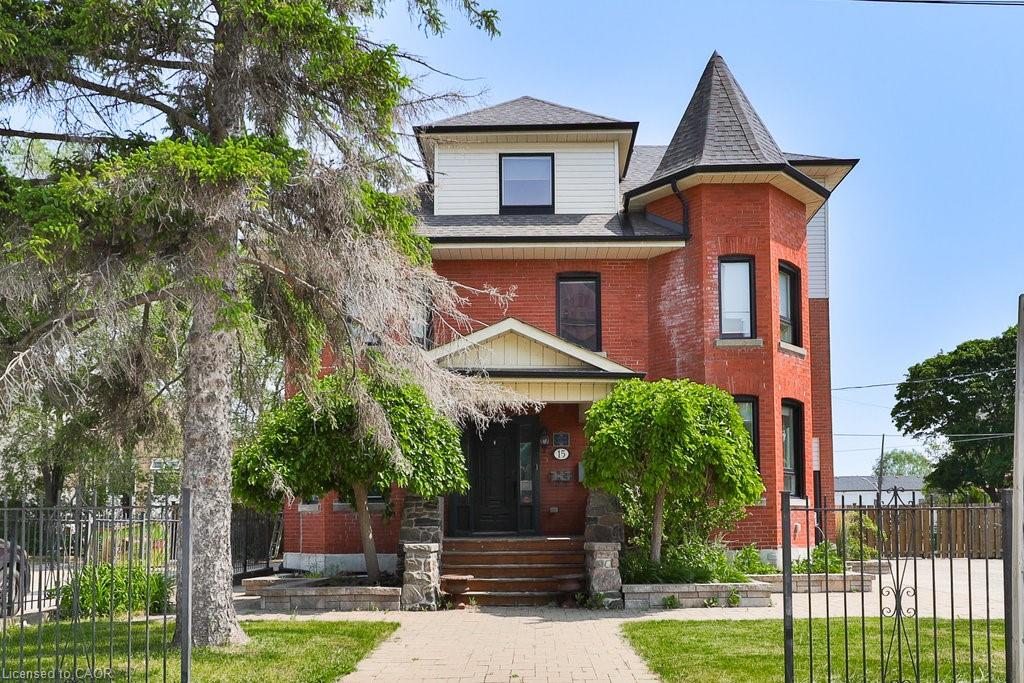 15 Mississauga Road S Property Photo 1