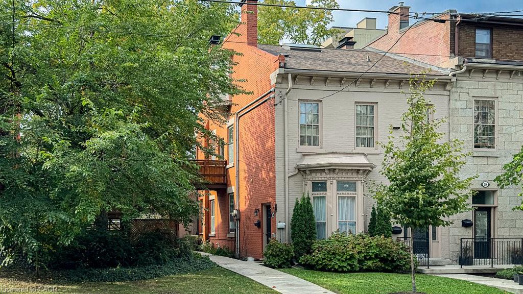 218 Bay Street S Property Photo 1