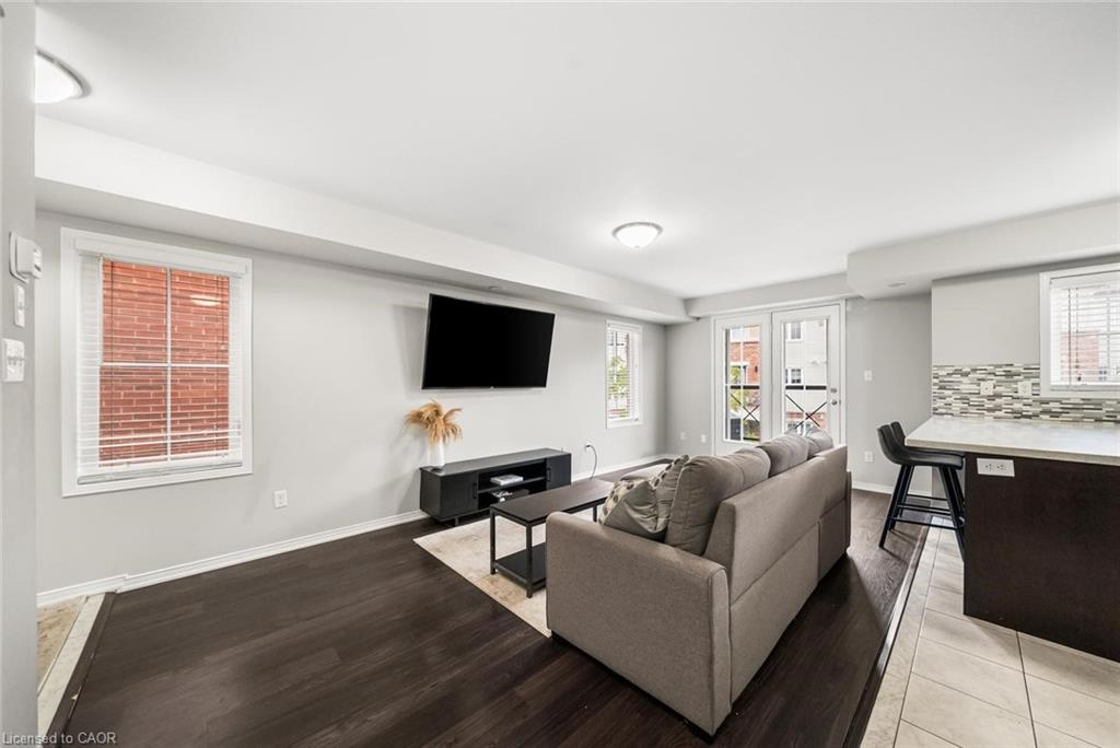 3-2551 Sixth Line Property Photo 8