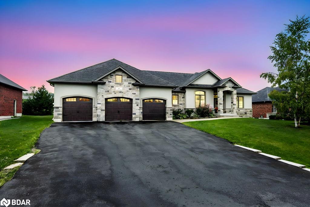 25 Mennill Drive Property Photo 1