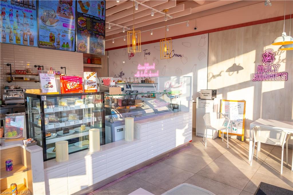 61 James Snow Pkwy Property Photo 4