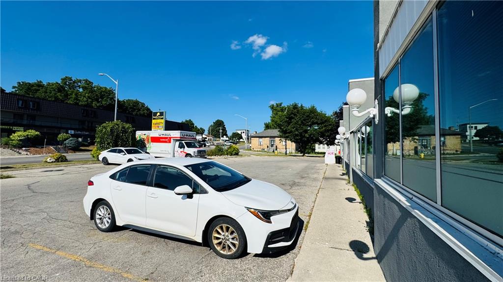 1-780 Dundas Street Property Photo 3