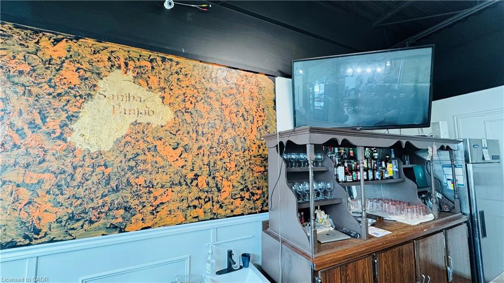 1-780 Dundas Street Property Photo 5