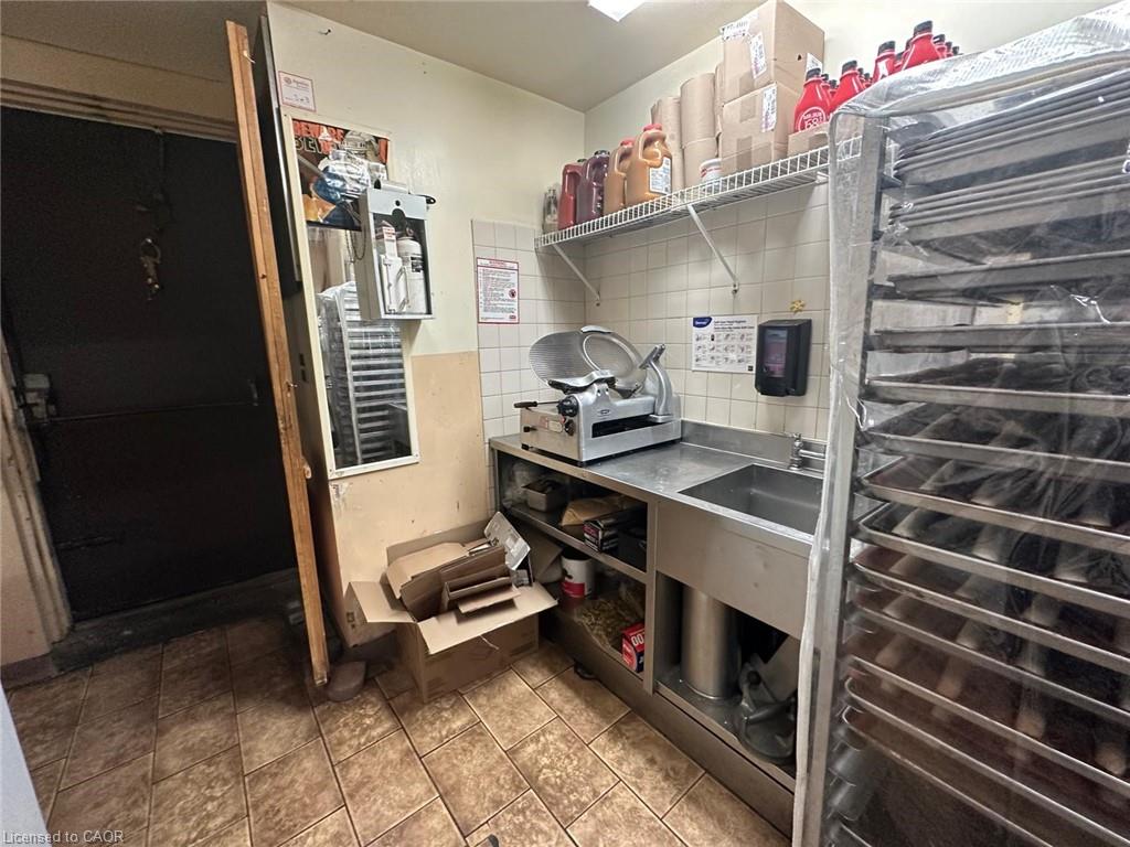 1-478 King Street E Property Photo 9