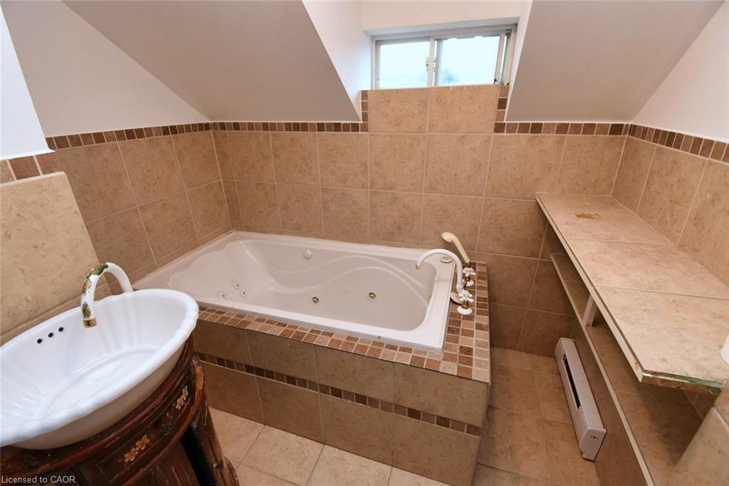 122 Evans Street Property Photo 28