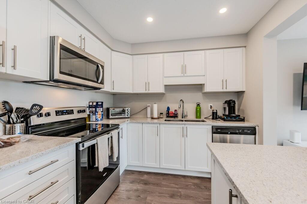 14-86 Erbsville Court Property Photo 10