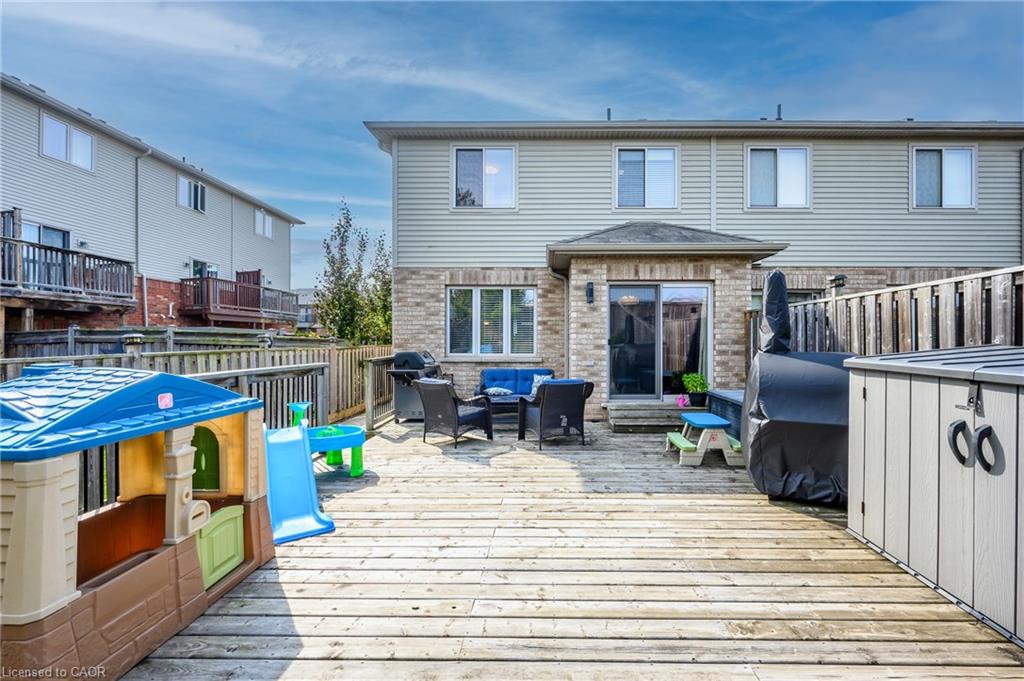 69 Escarpment Drive Property Photo 10