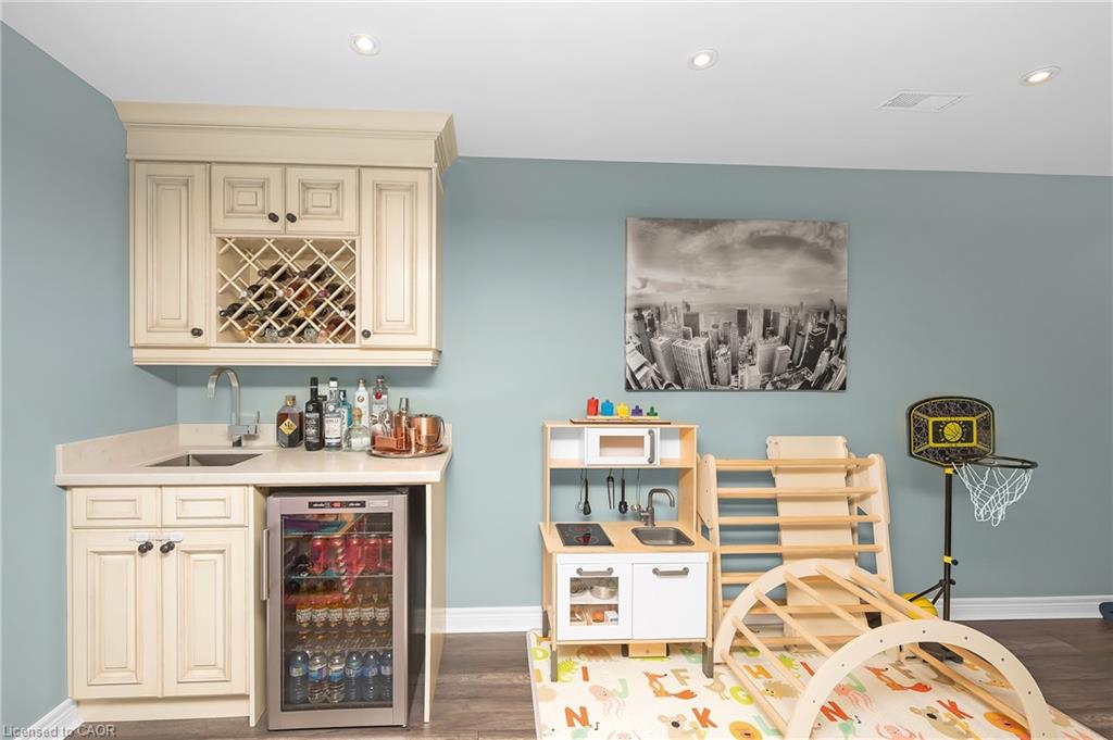 69 Escarpment Drive Property Photo 31