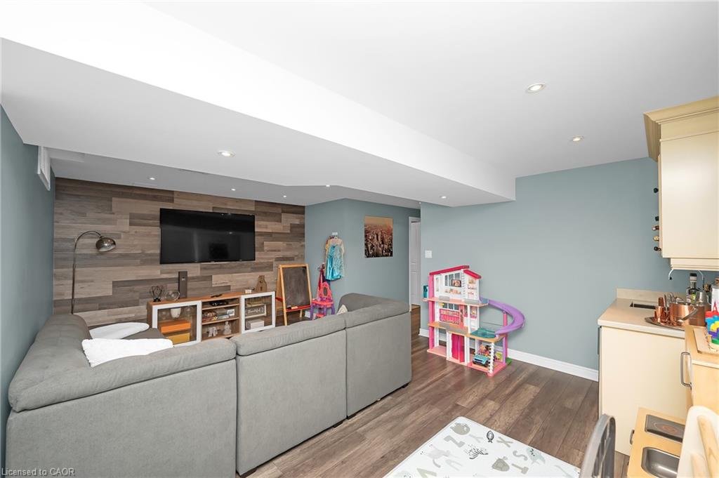 69 Escarpment Drive Property Photo 33