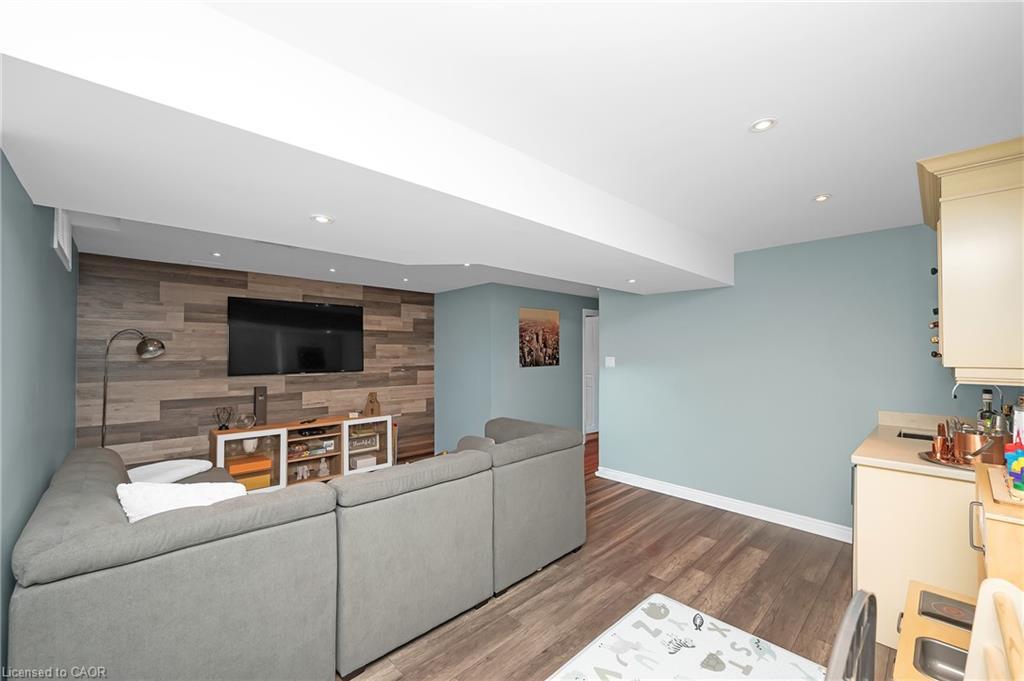 69 Escarpment Drive Property Photo 34