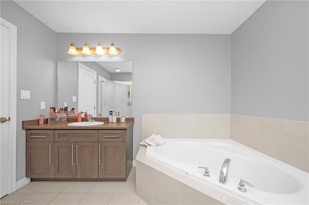 69 Escarpment Drive Property Photo 39