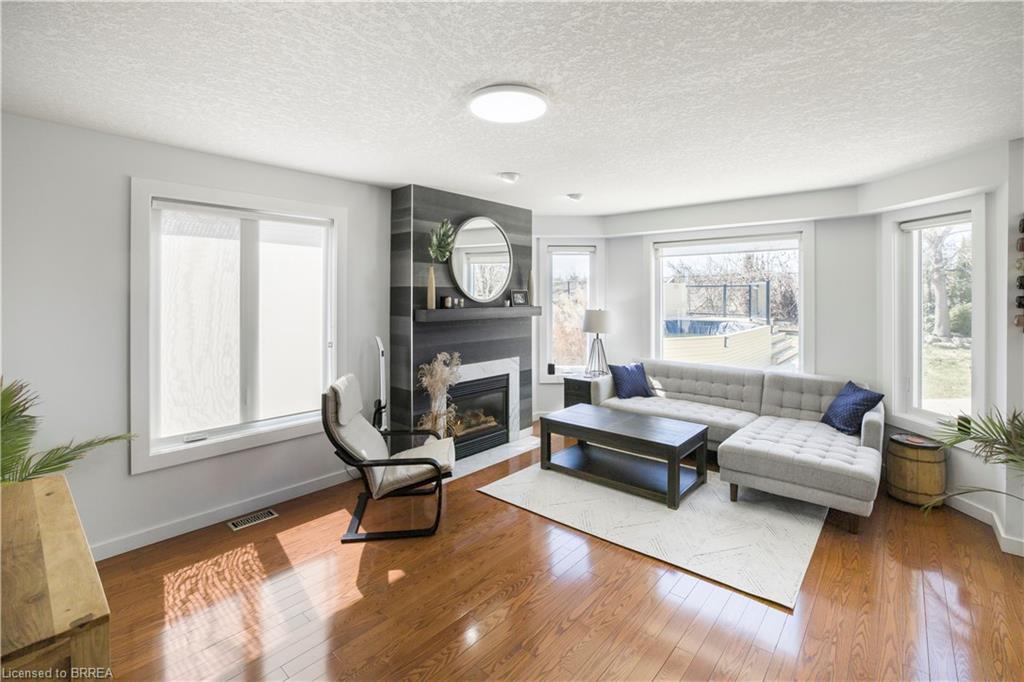 67 Wadsworth Crescent Property Photo 4